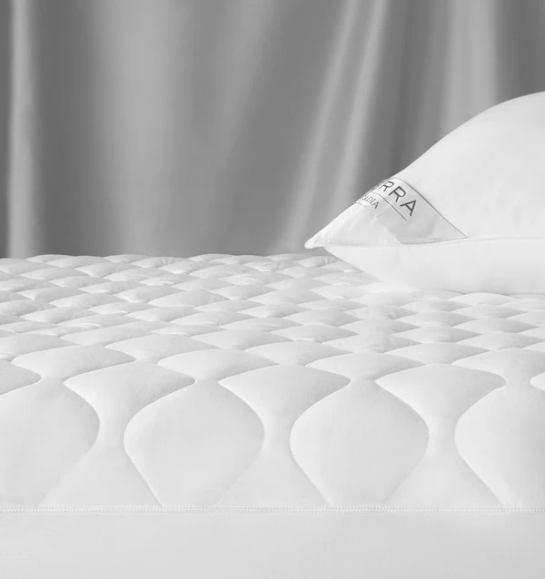 SFERRA-ARCADIA-MATTRESS-PAD-COMP-1923_v1c_600x