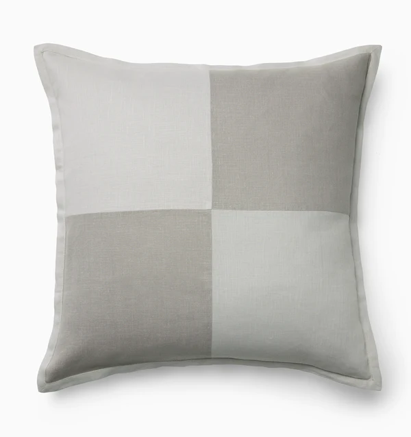 SFERRA_SS24_ECOMM_SCACCHI-CHECK_DEC-PILLOW_PLATINUM-GREY_SILO_v1