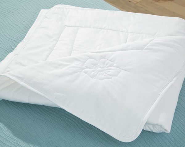 summer-linen-comforter-600x479